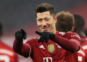 Lewandowski tops Müller as Bayern beat Wolfsburg