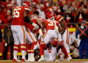 Chiefs crush Steelers, clinch AFC West title