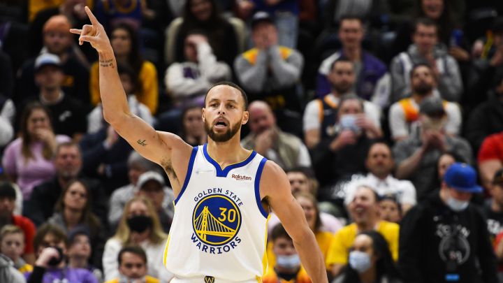 Warriors Steph Curry breaks yet another NBA 3 point record ...