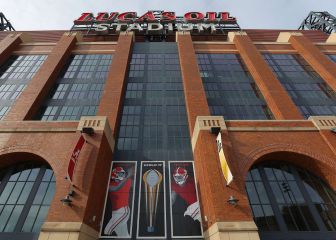 Top 10 college football teams with over six championships!