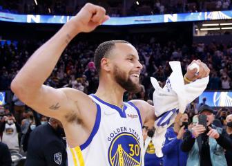 Curry reacts after first-ever NBA buzzer-beater