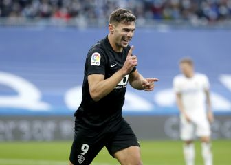 Barcelona have one week to complete two signings