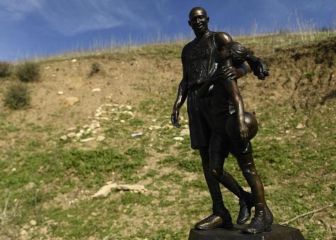 Statue of Kobe and Gianna Bryant erected at crash site