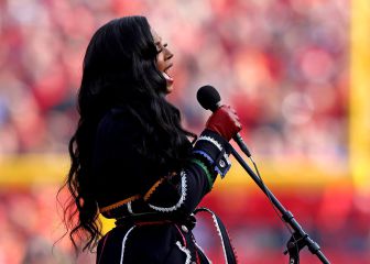 Ashanti has an AFC moment while Brandy sings to the NFC