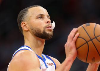 Curry surpasses Bryant's points milestone as Warriors win again