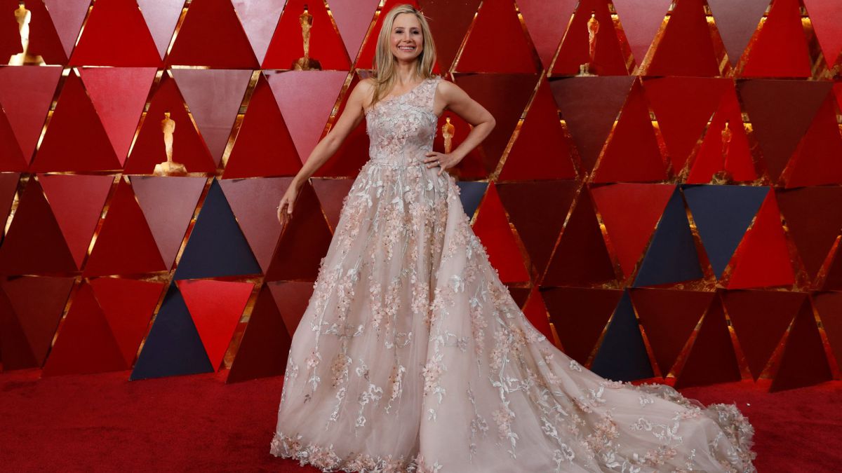 How significantly do Oscars dresses and jewellery value and do superstars pay for them?
