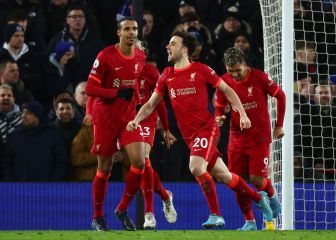 Liverpool see off Leicester as Anfield cheers Salah return