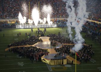 How long does it take to set up and dismantle the Super Bowl halftime show?