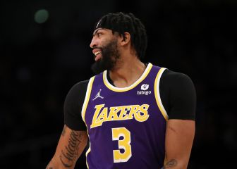 Lakers’ Davis out 4 weeks with mid-foot sprain