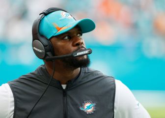 Steelers name former Dolphins coach Flores as defensive assistant
