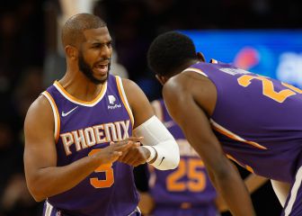 The Suns' Chris Paul facing lengthy layoff after fracturing thumb