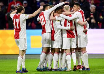 Ajax consider Cruyff as replacement for Overmars