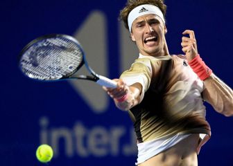 Alexander Zverev attacks umpire’s chair