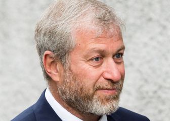 Abramovich hands control of Chelsea to club's charitable foundation