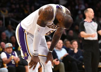 Lakers booed on another embarrassing loss