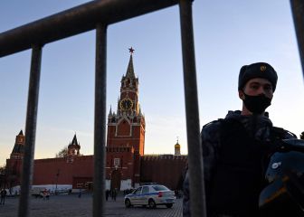 Putin shows no sign of relinquishing power of his own accord