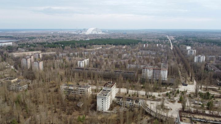 How big was Chernobyl, how many people died, and how far did the damage extend? Map of fallout