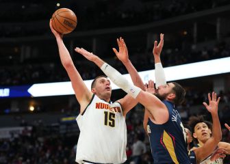 Can NBA players hear the announcers while playing?