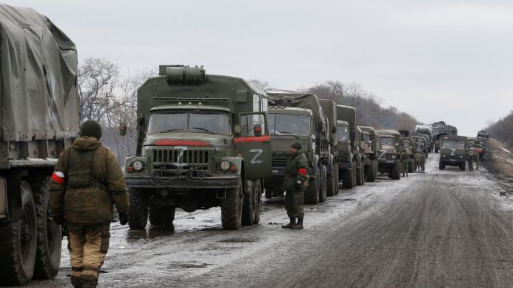 Why is the 64-kilometre Russian convoy not moving towards Kyiv?