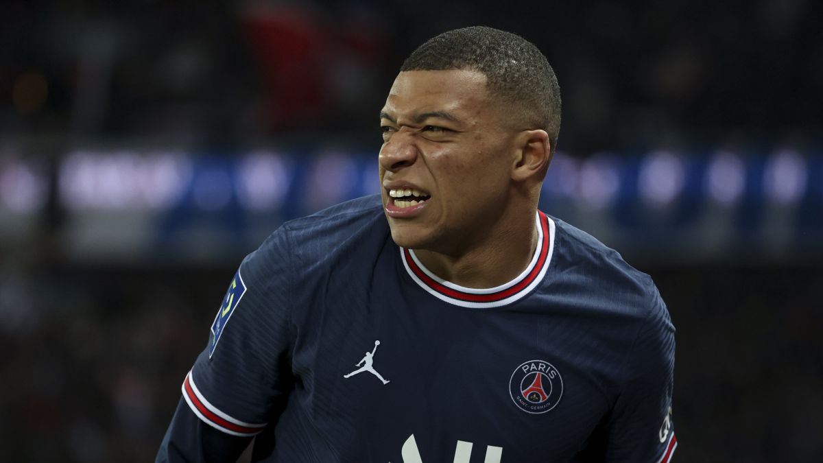 PSG sweat over fitness of Mbappé after Gueye challenge