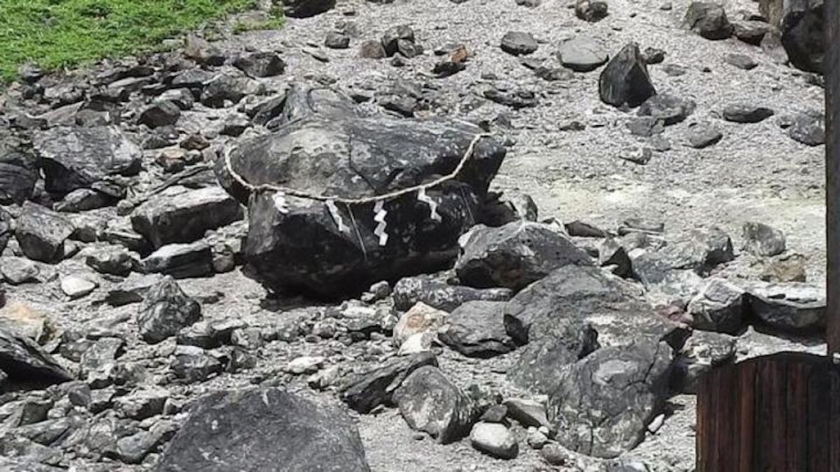 Japan's 'killer stone' splits in two - Vimarsana News