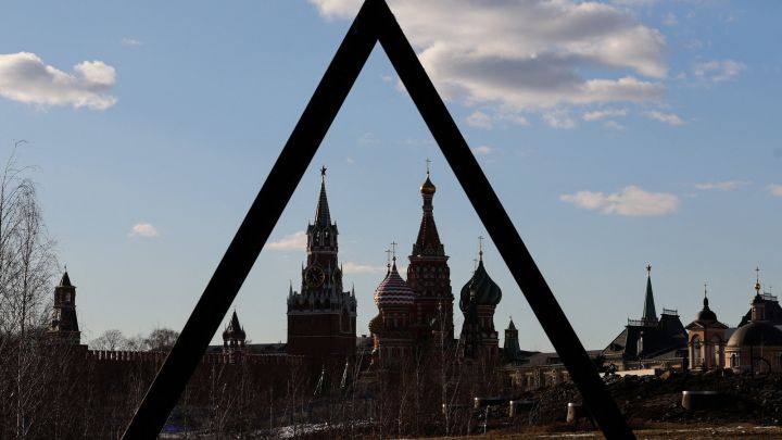 What are the key dates for Russia to pay its state bonds?