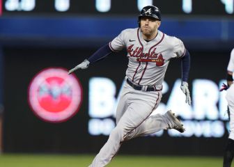 Freddie Freeman signs with Dodgers