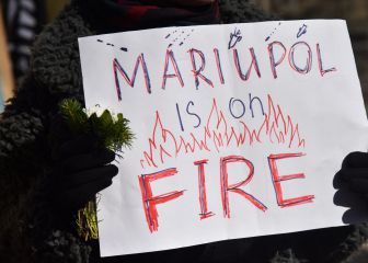 Air attacks on Mariupol continue, Zelensky calls actions 