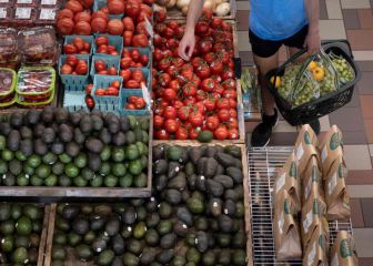 What are the requirements to apply for food stamps?