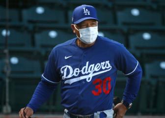 Dave Roberts signs three-year extension as Dodgers manager