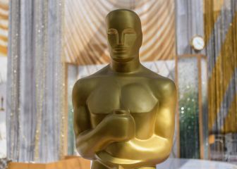 How much does an Oscars trophy cost and what is it made of?