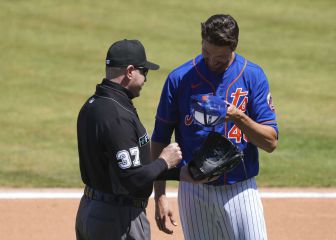 MLB umpires to explain replay reviews for the first time