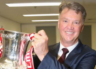 United and Barça urge Van Gaal to stay strong by after cancer diagnosis