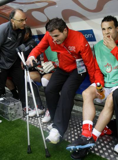 Alex Frei tuvo que ver la Eurocopa desde el banquillo por culpa de su lesión.