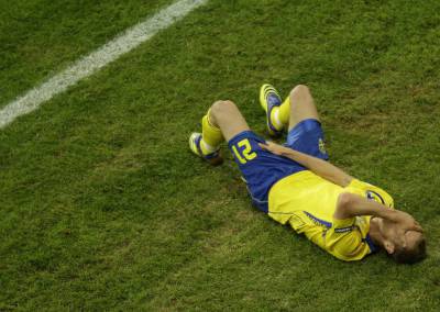 El sueco Wilhelmsson tuvo que abandonar lesionado el partido contra Grecia