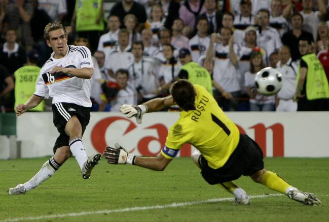 Philipp Lahm marcó el gol que clasificó a Alemania para la final.