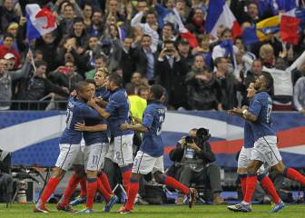 Francia sufrió para arrebatar el liderato a Bosnia y Herzegovina