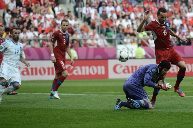 Cech falló en el gol de Grecia por miedo a chocar con su compañero Sivok.