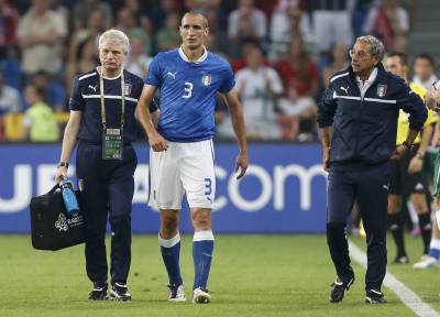 Chiellini tuvo que marcharse del encuentro ante Irlanda por una lesión muscular.