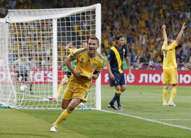Shevchenko celebró a lo grande su segundo gol contra Suecia.