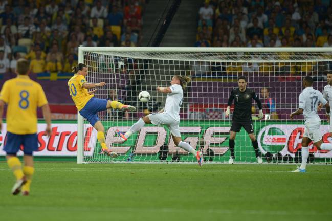 Ibrahimovic marcó el primer gol de Suecia contra Francia con una mediochilena.