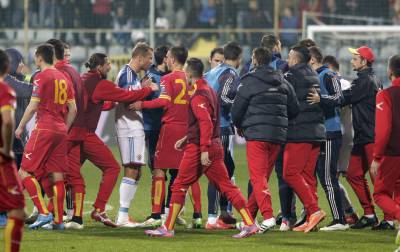 Trifulca entre jugadores de Rusia y Montenegro.