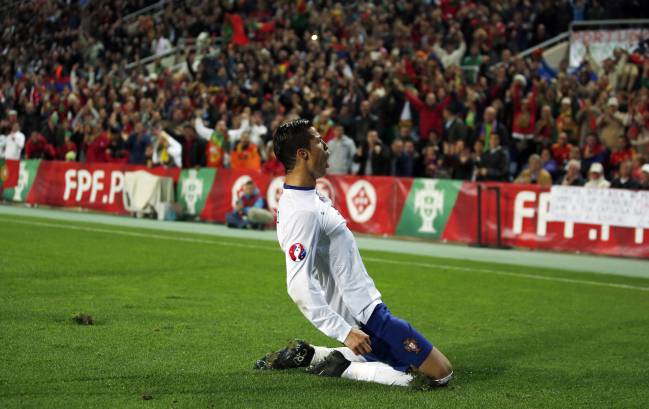 Cristiano Ronaldo celebra su gol contra Armenia.