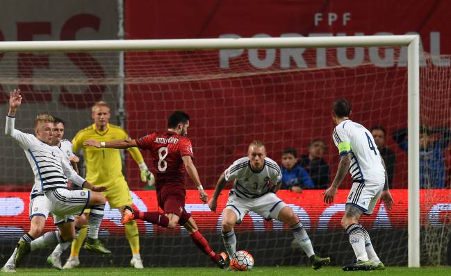 Moutinho marcó el único gol de Portugal contra Dinamarca.