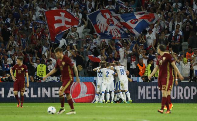 Los eslovacos celebraron por todo lo alto el gol Hamsik.