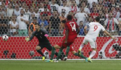 Primer gol de Lewandowski en la Eurocopa.