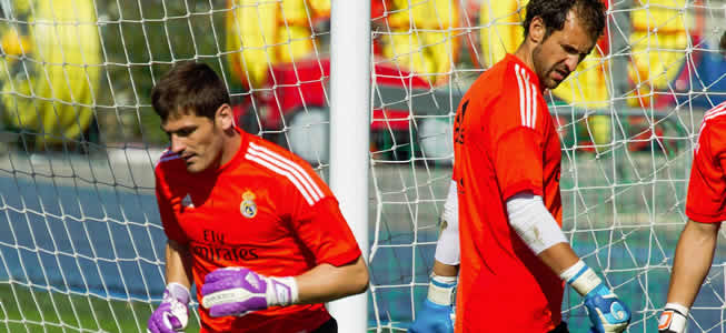 &iquest;Hace bien Ancelotti alineando un portero en Liga y otro en Champions?