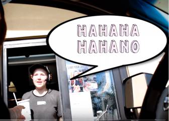 Así reaccionó esta dependienta a una broma pesada