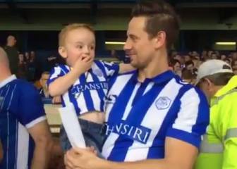 La reacción de un niño que va a un partido de fútbol por primera vez