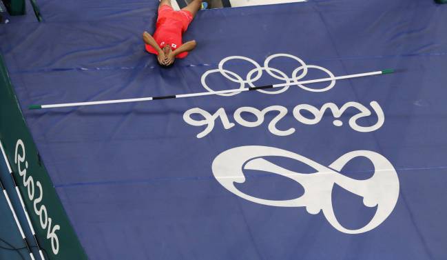 Hiroki Ogita, el saltador que derribó el listón con el pene